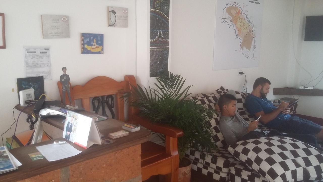Sergeant Pepper'S Hostel Хардин Екстериор снимка